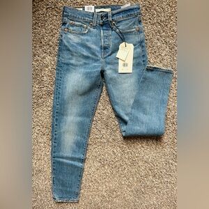 Levi’s Wedgie Straight